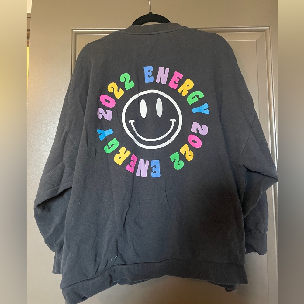 Show Me Your MuMu 2022 Energy Crewneck
